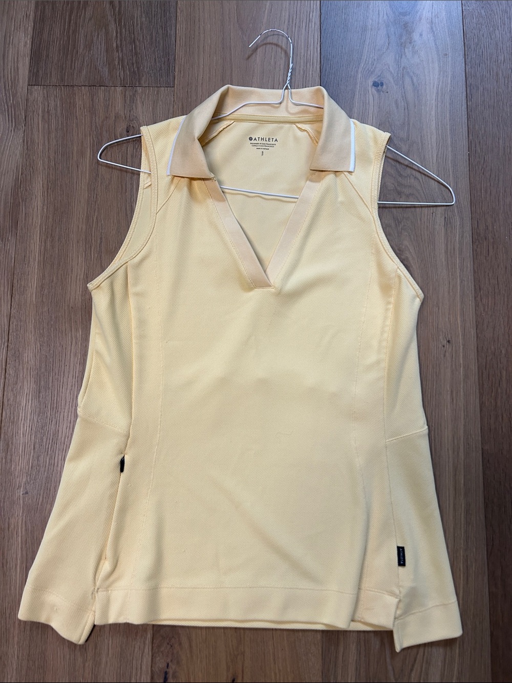 Athleta Pale Yellow V-Neck Sleeveless Polo Tank Like New